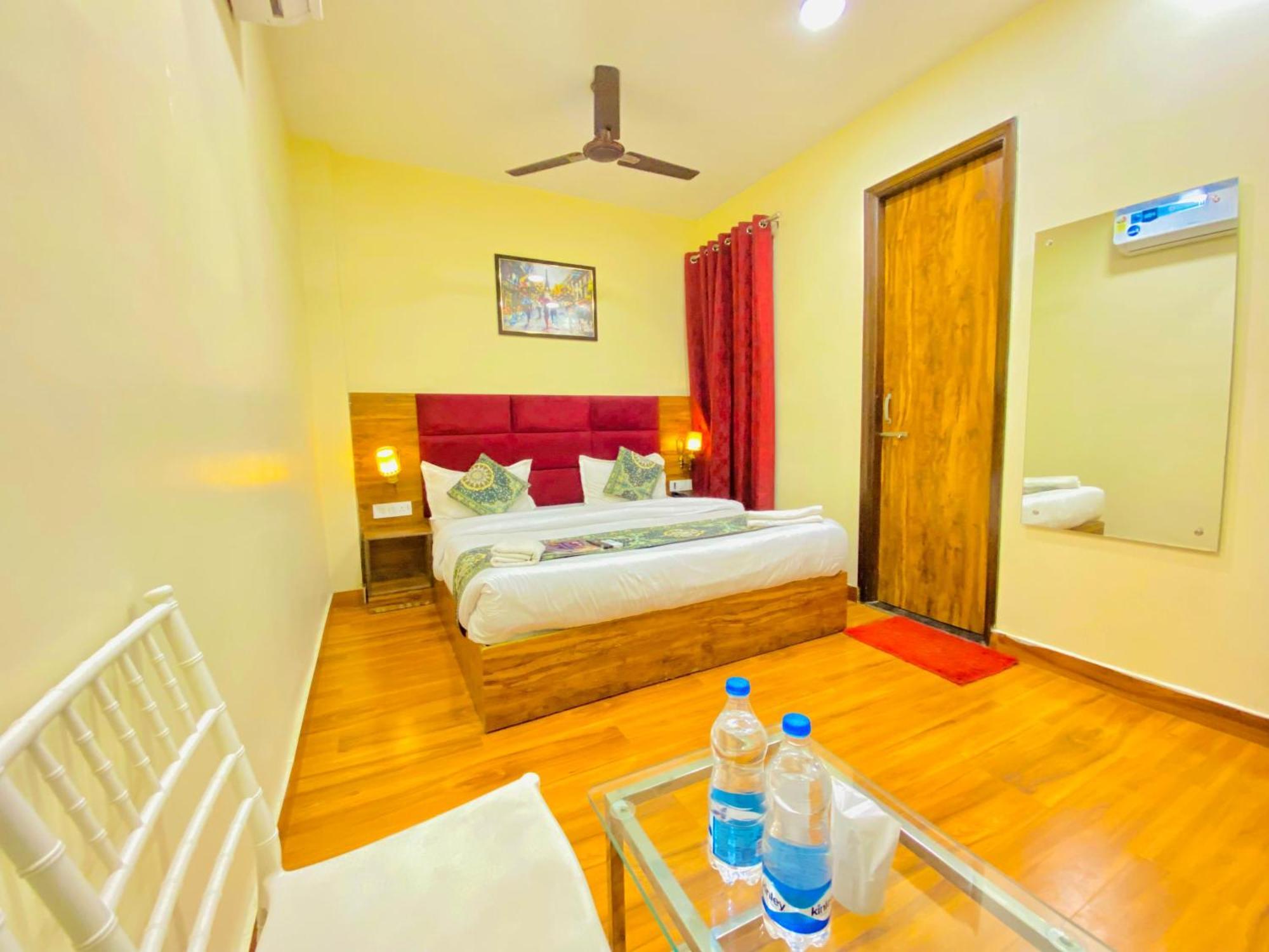Hotel Holiday First 300 Meter From Golden Temple Amritsar Exteriör bild