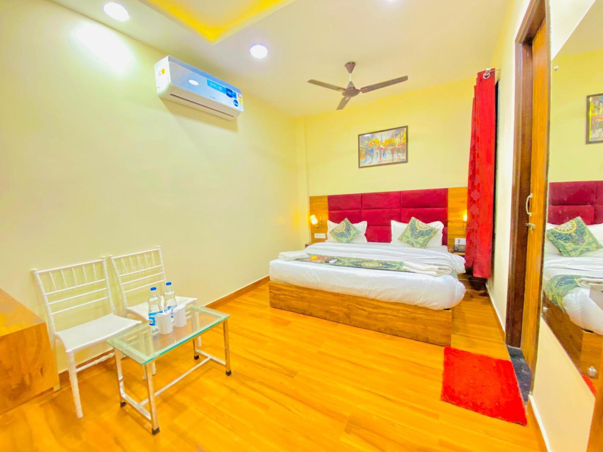 Hotel Holiday First 300 Meter From Golden Temple Amritsar Exteriör bild