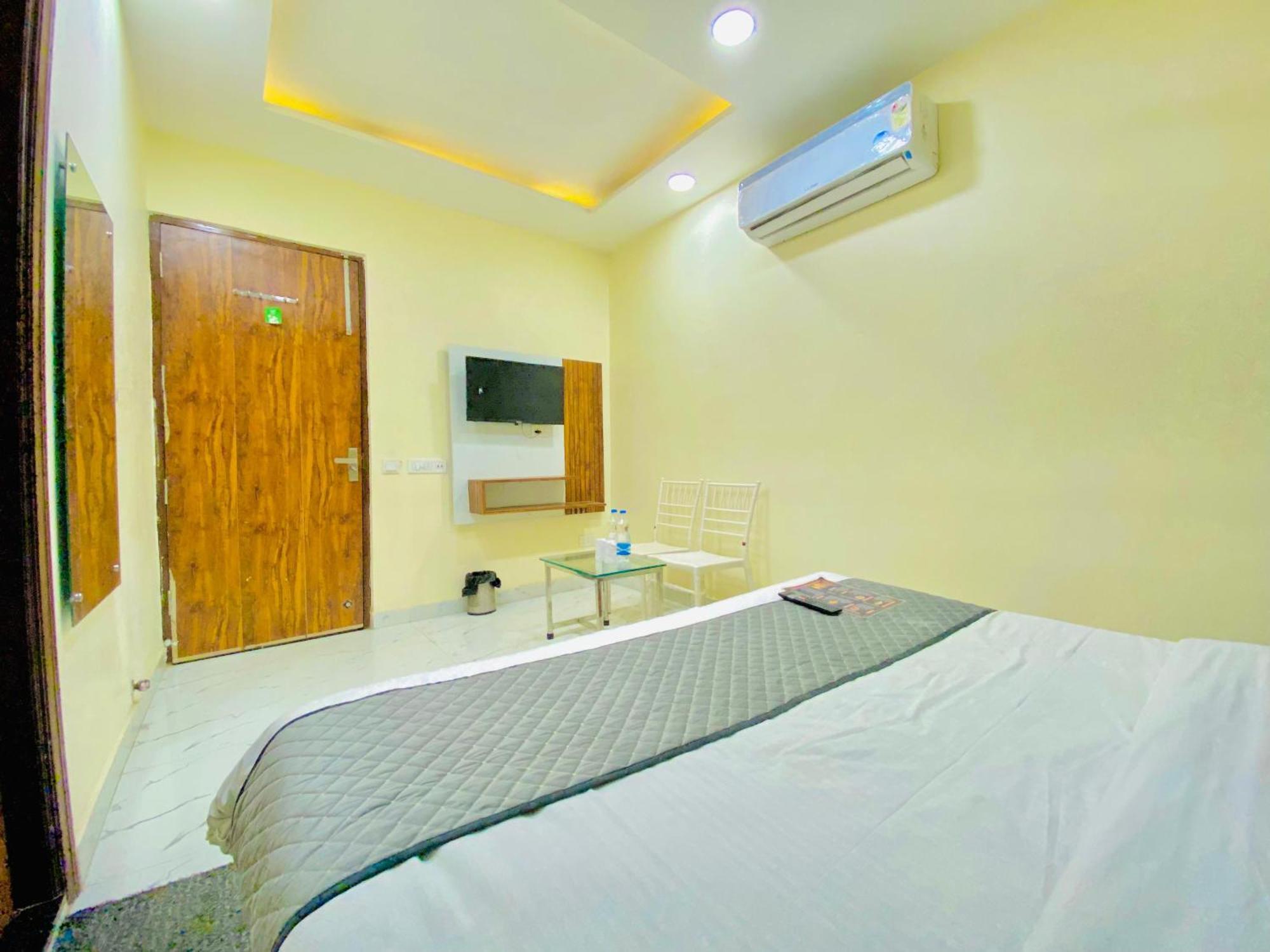 Hotel Holiday First 300 Meter From Golden Temple Amritsar Exteriör bild