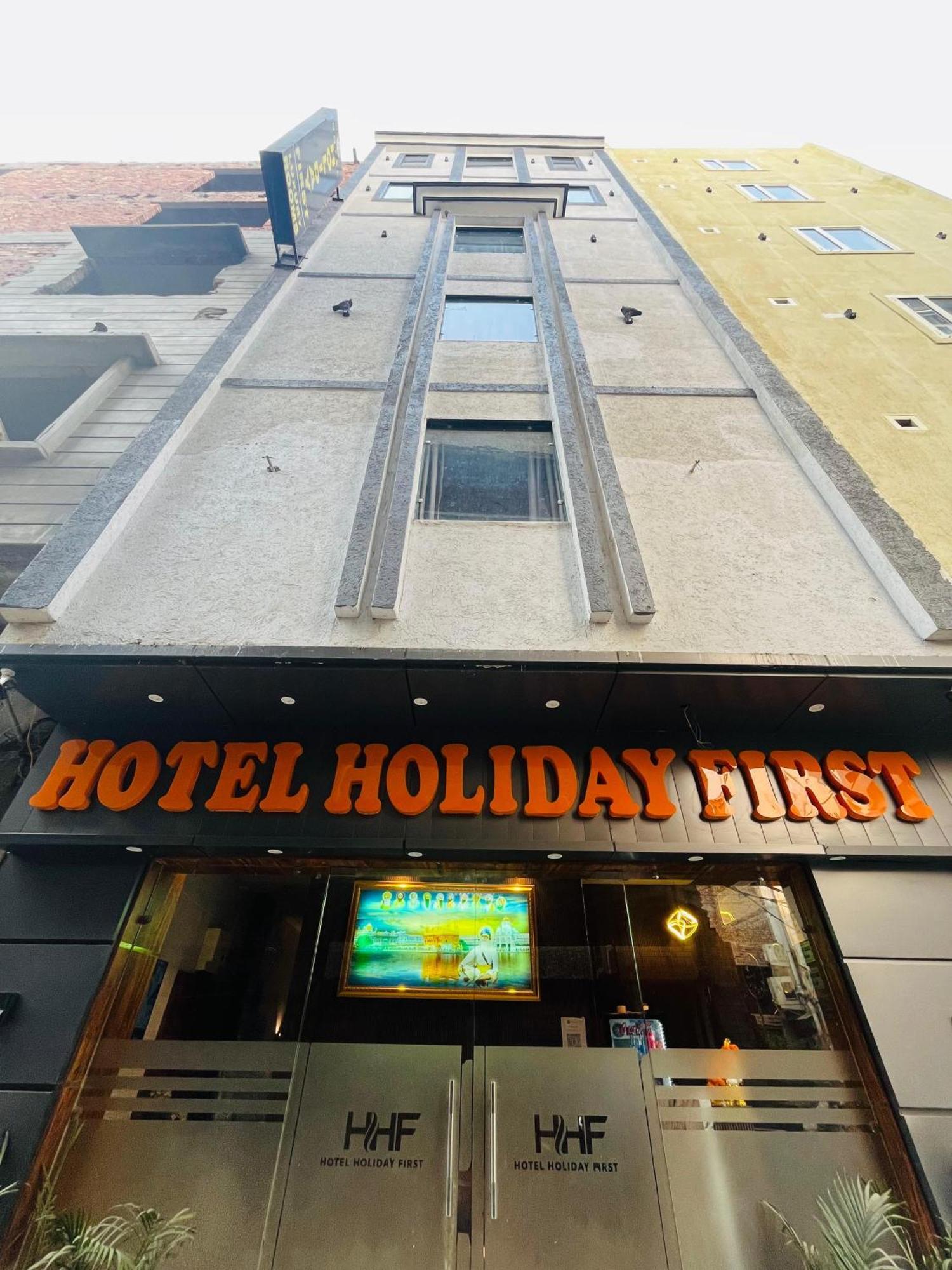 Hotel Holiday First 300 Meter From Golden Temple Amritsar Exteriör bild