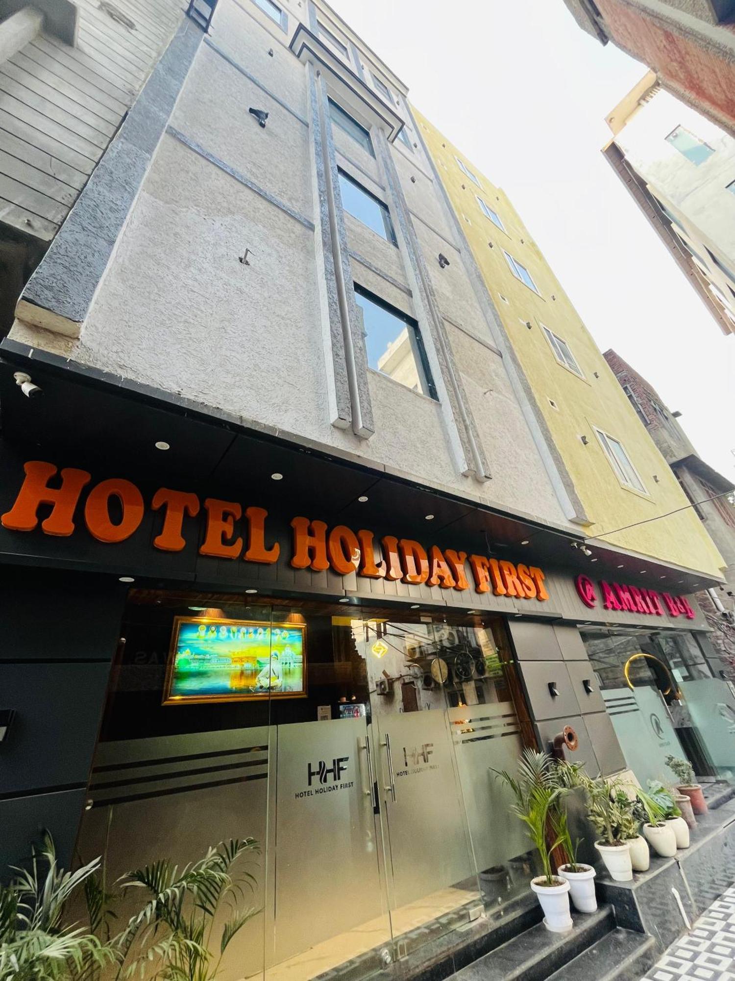 Hotel Holiday First 300 Meter From Golden Temple Amritsar Exteriör bild